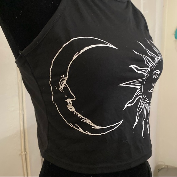 Sun and moon cropped black halter top. - Picture 4 of 7